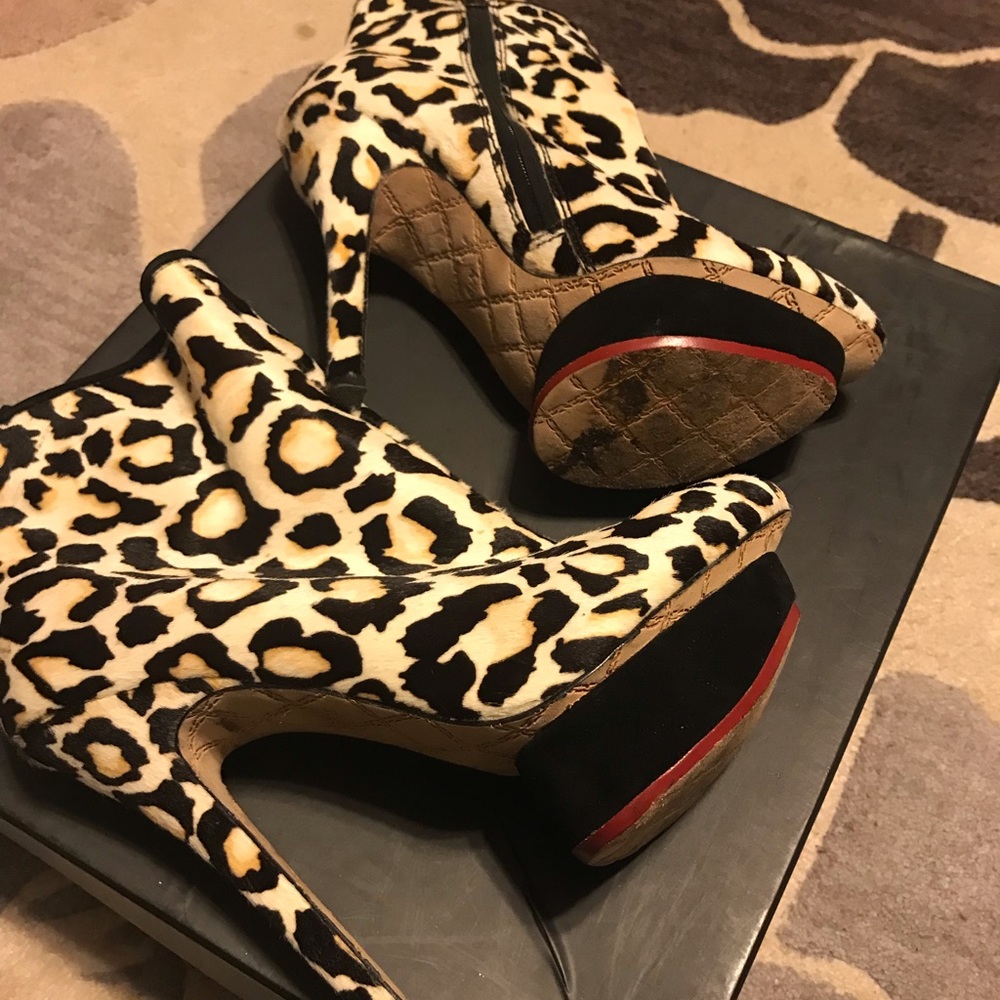 L.A.M.B Leopard Fur ankle boots - Picture 7 of 8